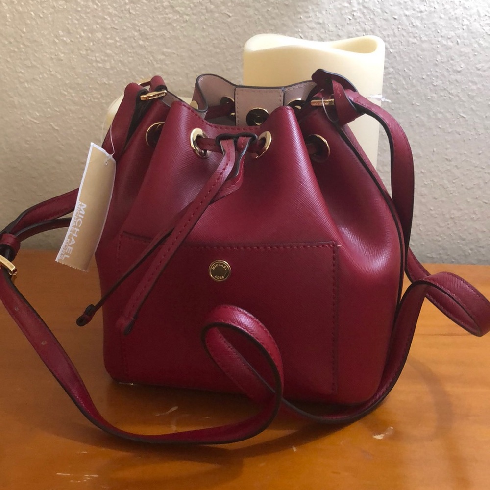 Michael Kors Greenwich small bucket bag cherry